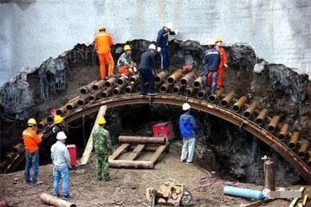 吴堡隧道钢花管支护案例